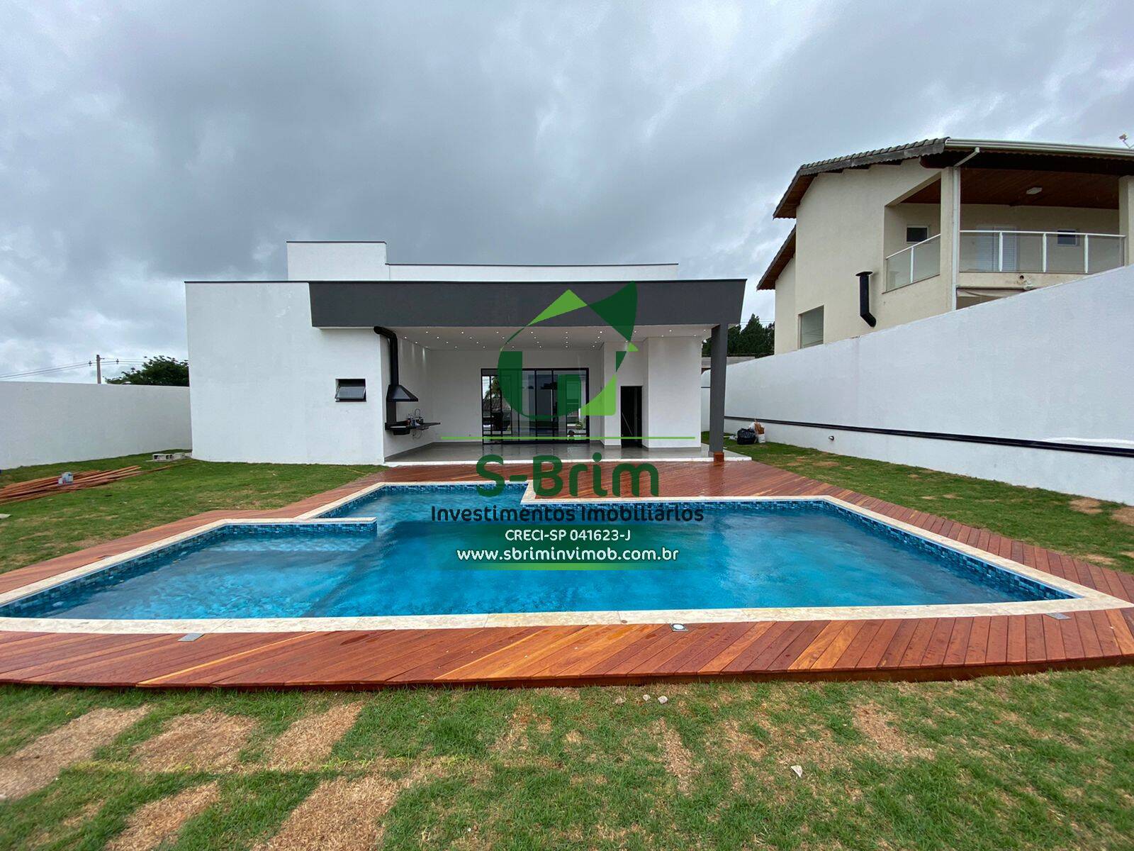 Casa de Condomínio à venda com 3 quartos, 270m² - Foto 2