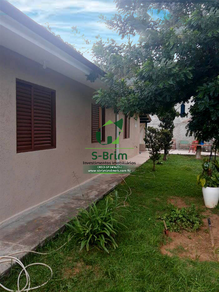 Fazenda à venda com 3 quartos, 200m² - Foto 1